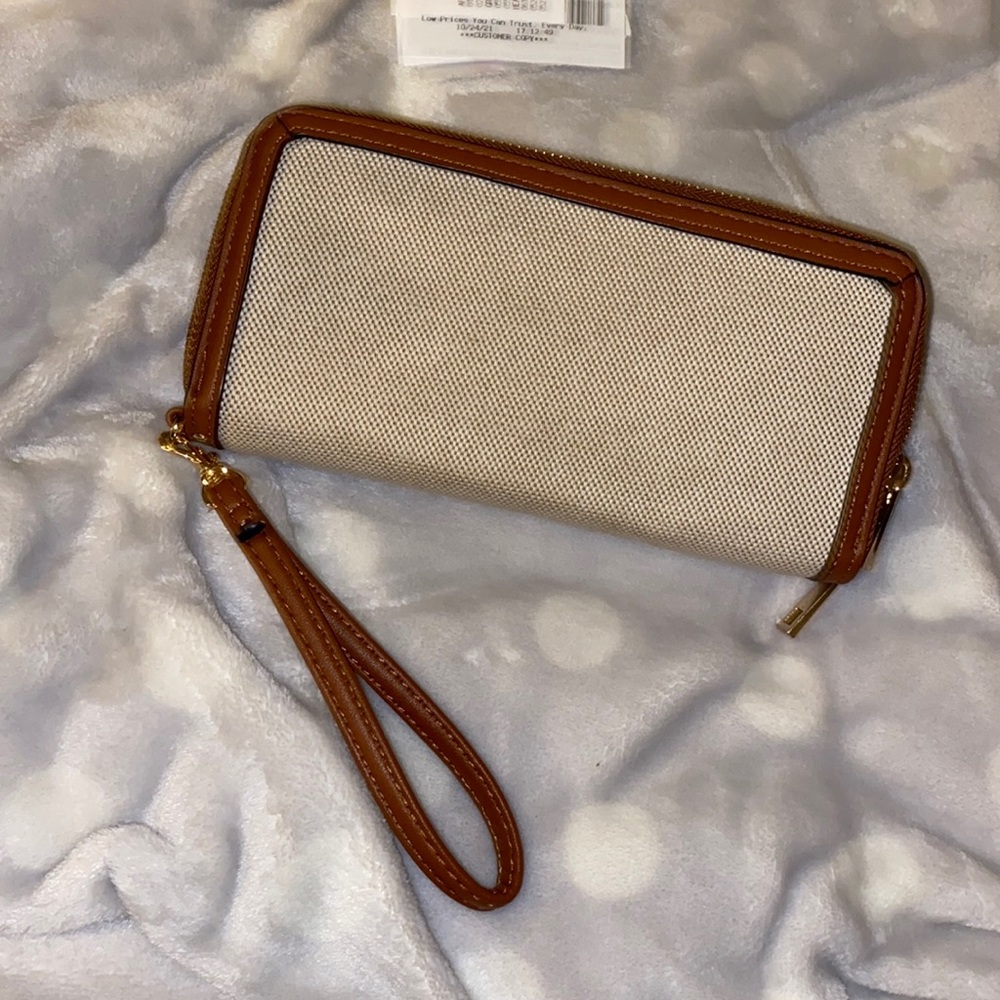 ✨A new day two way zip wallet ✨